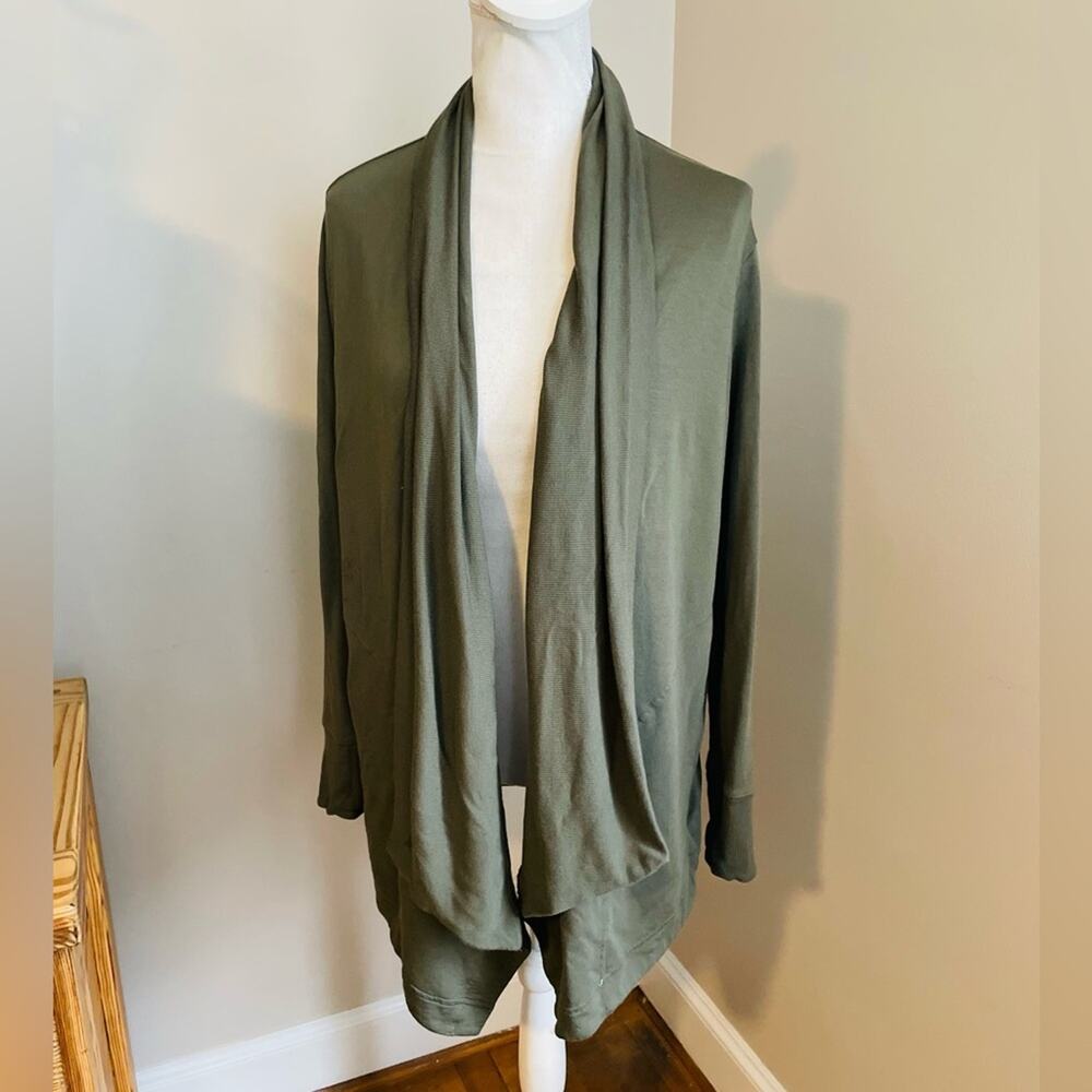 Athleta Pranayama Restore Wrap in Olive - Picture 5 of 8